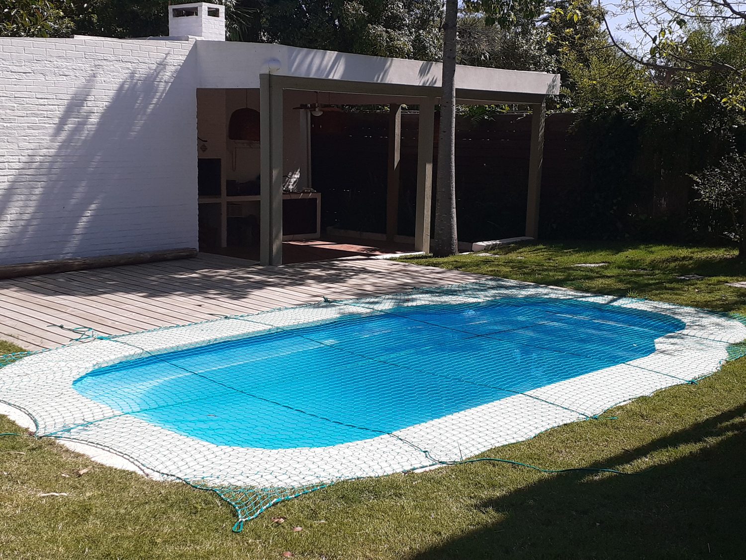 Red de seguridad tipo espejo para piscinas